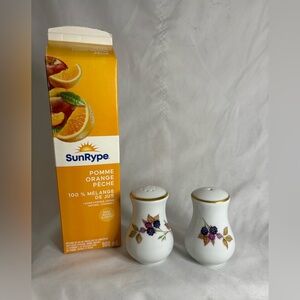 Royal Worcester Evesham Gold S/P set